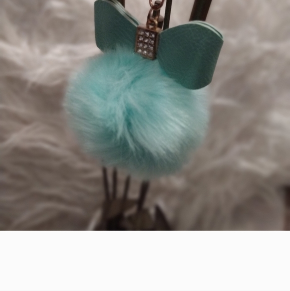 NEW IN BAG keychain pom pom - Picture 8 of 12